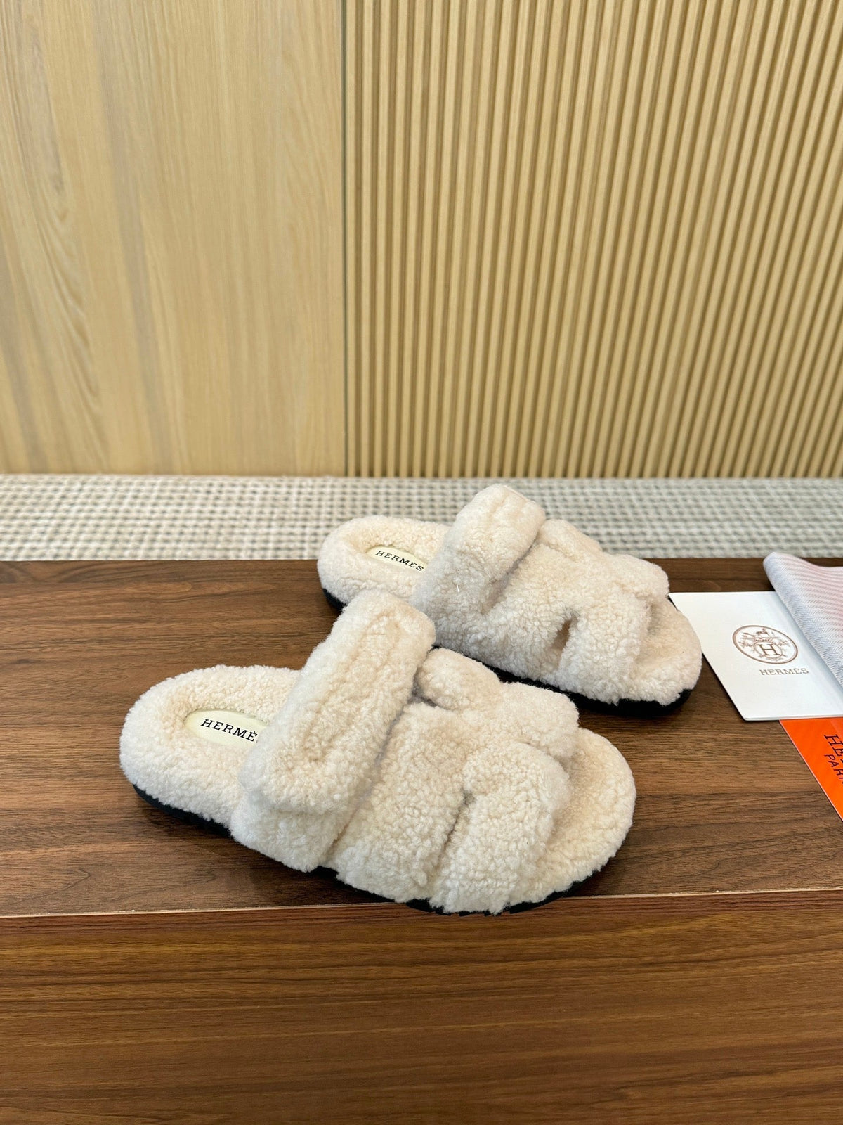 HM 26s Chypre Sandals Ecru Shearling 175168