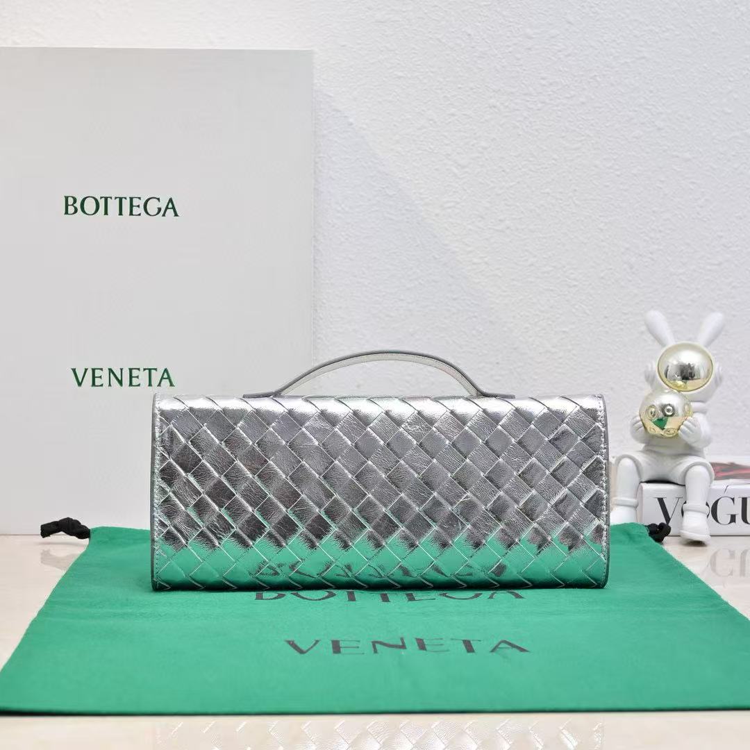BV Long Clutch Andiamo With Handle 31cm Sliver Metalic Calfskin