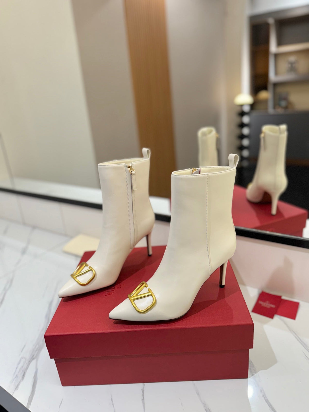 VLTN Garavani 26W VLogo Ankle Boots 8cm Pointed Toe Leather 145157