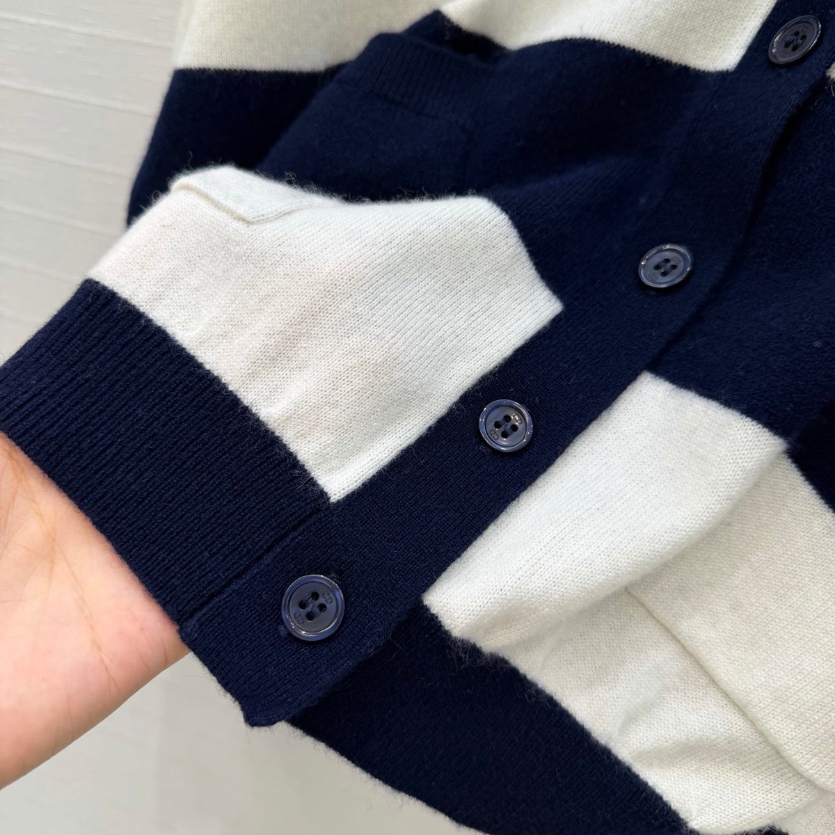 CD 26FW Contrast-Stripe V-Neck Knit Cardigan Logo Embroidery Cashmere 443257