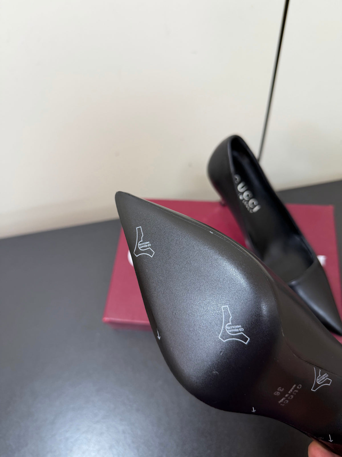 Gucci 26s Pointed Toe Pumps 8.5cm Black Calfskin