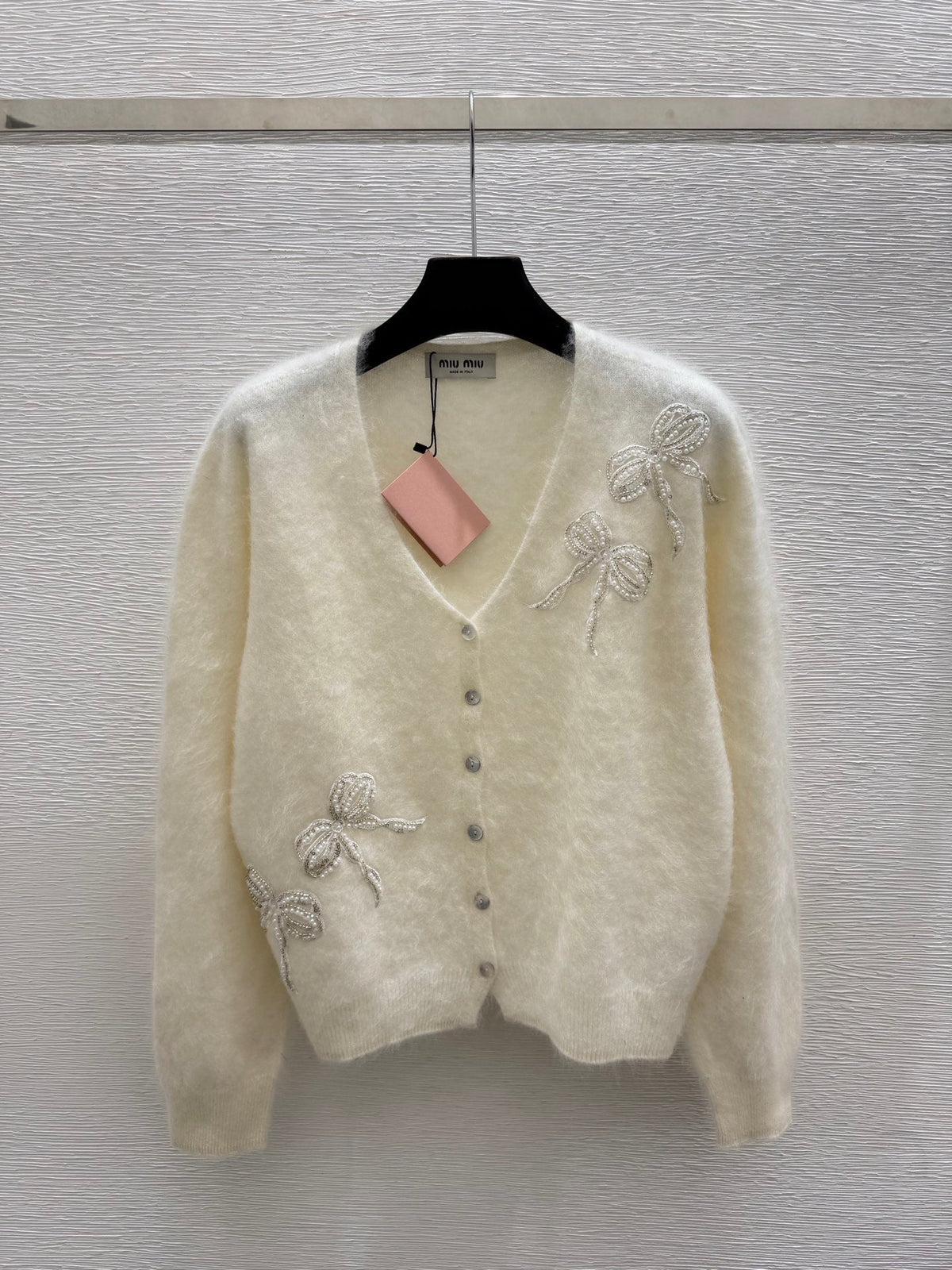 Miu 26FW Fuzzy V-Neck Cardigan Bow Embellishments White Buttons Wool 313332