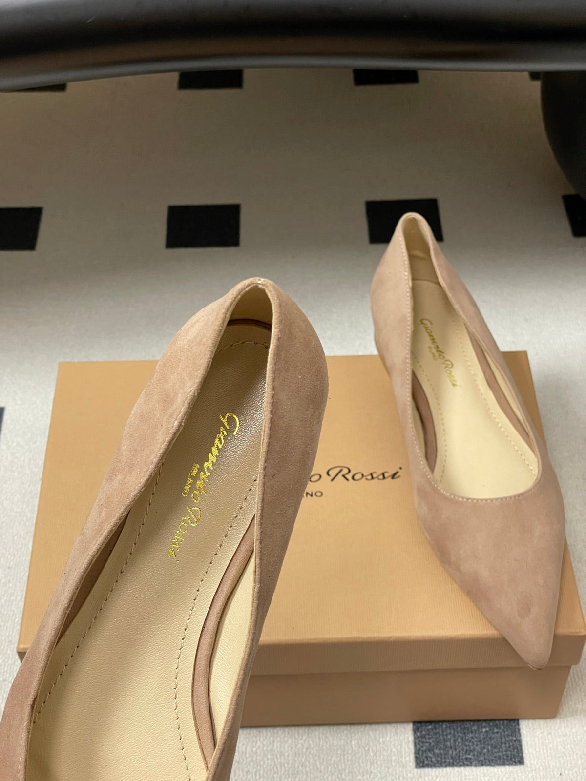 GR 26s Flats Nude Suede 164789