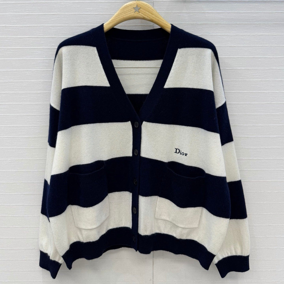 CD 26FW Contrast-Stripe V-Neck Knit Cardigan Logo Embroidery Cashmere 443257
