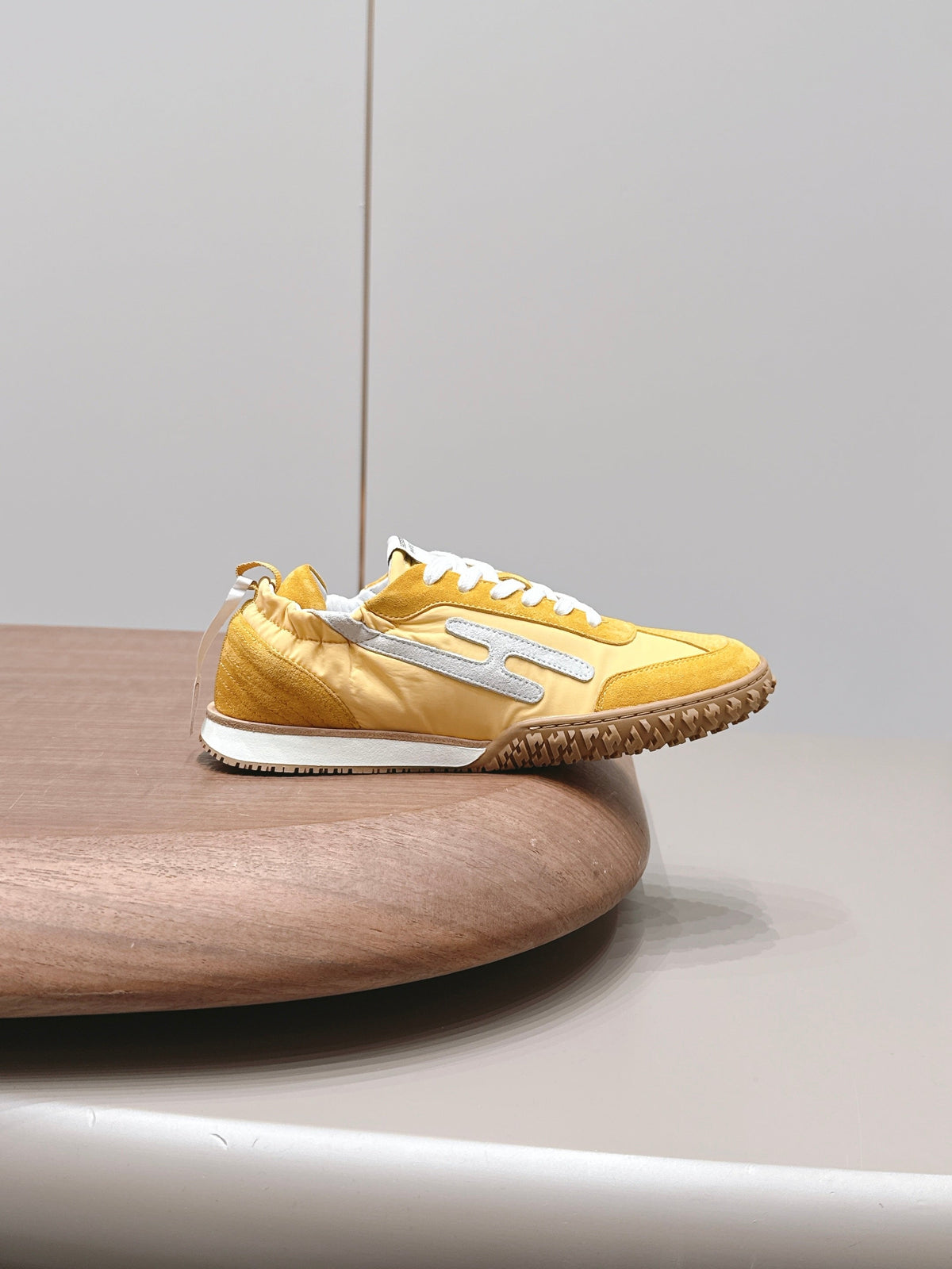 HM 26S Bouncing Sneakers Yellow Nylon Suede