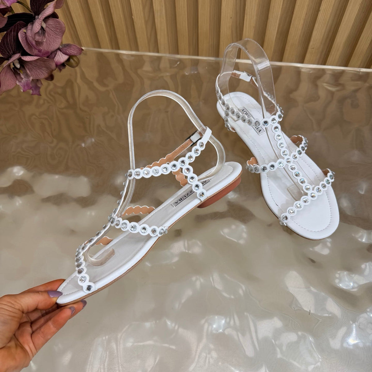 Aquazzura 26s Flat Sandals White Calfskin Crystal Embellished 310574