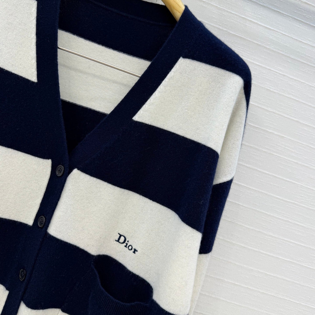 CD 26FW Contrast-Stripe V-Neck Knit Cardigan Logo Embroidery Cashmere 443257