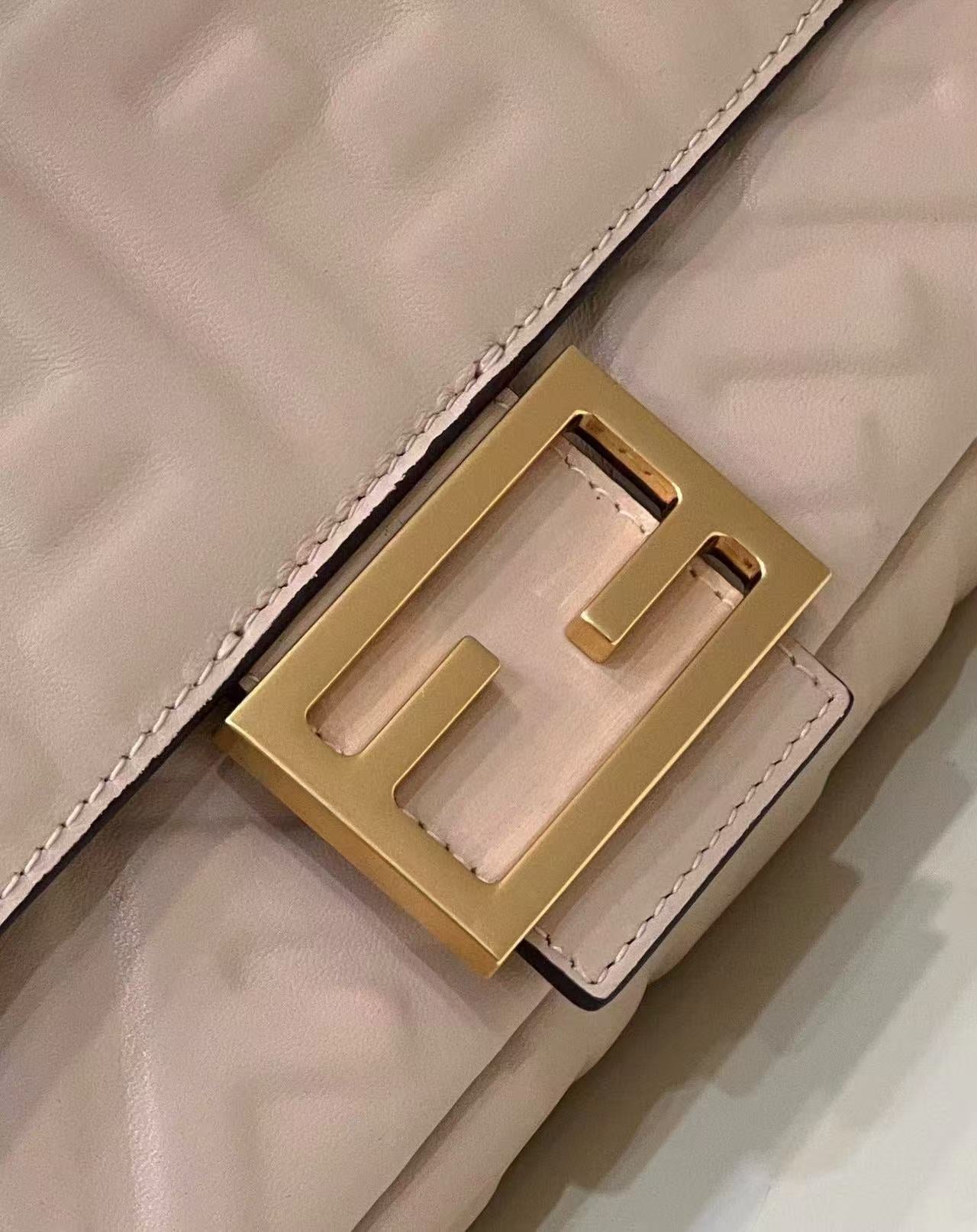 Baguette 27cm Beige Lambskin Gold Hardware