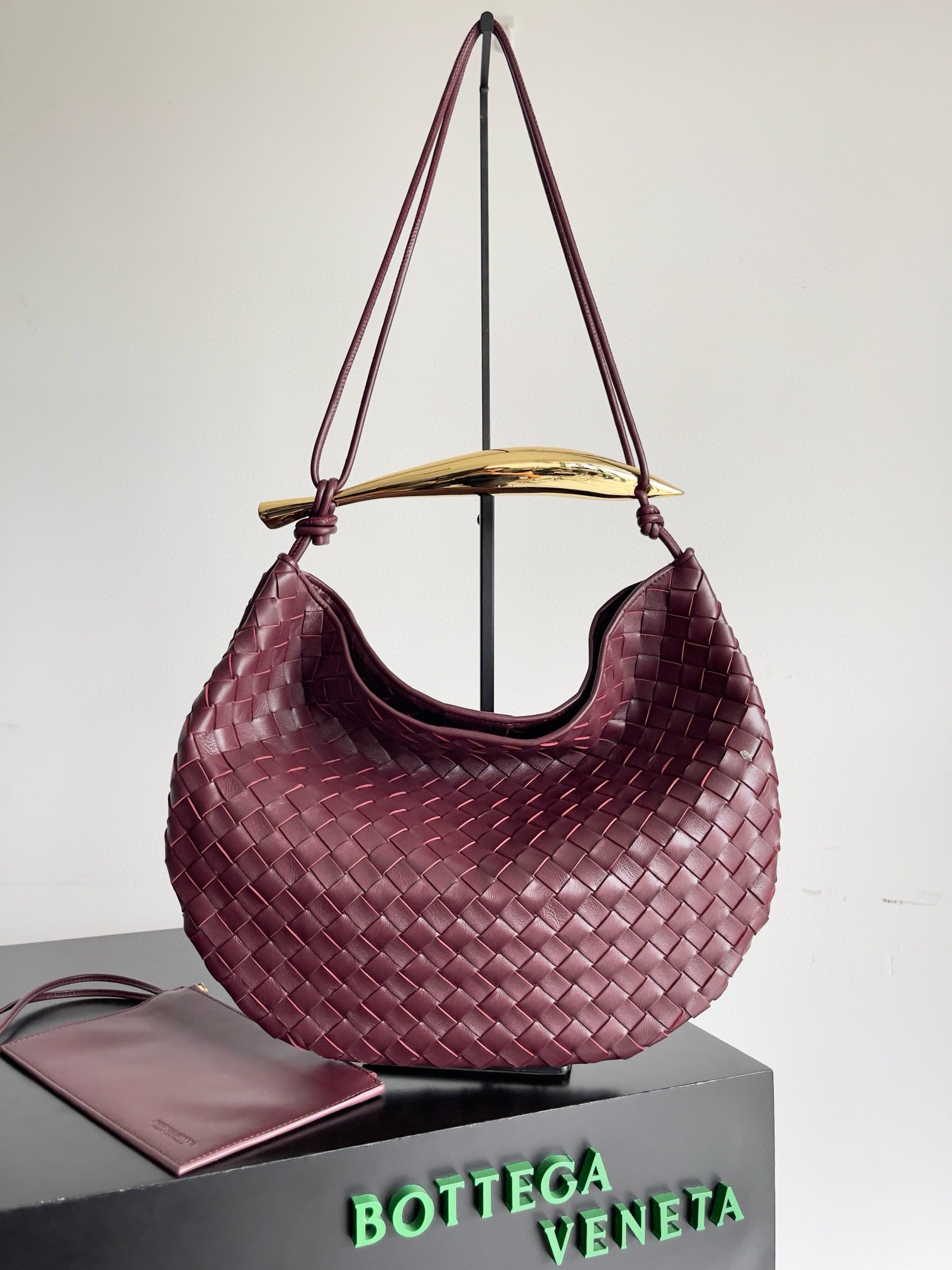SARDINE 39 WITH CHAIN IN BAROLO LAMBSKIN
