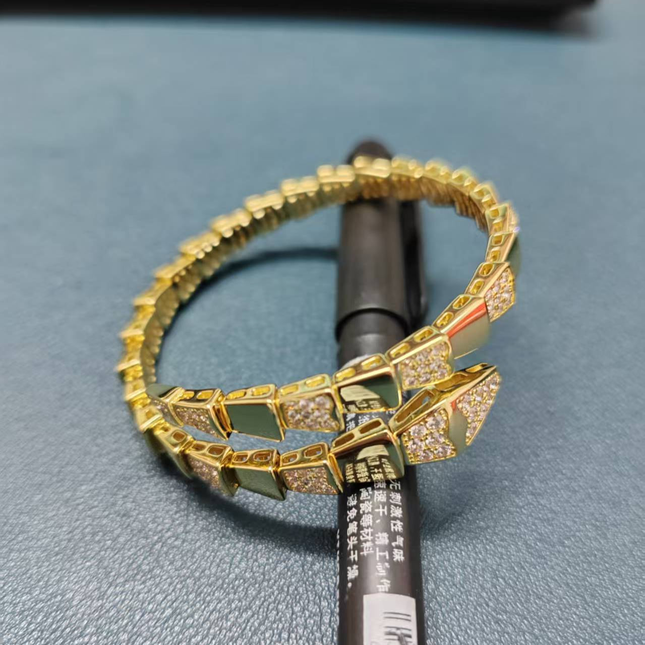 SERPENTI WIDE BRACELET GOLD DIAMOND