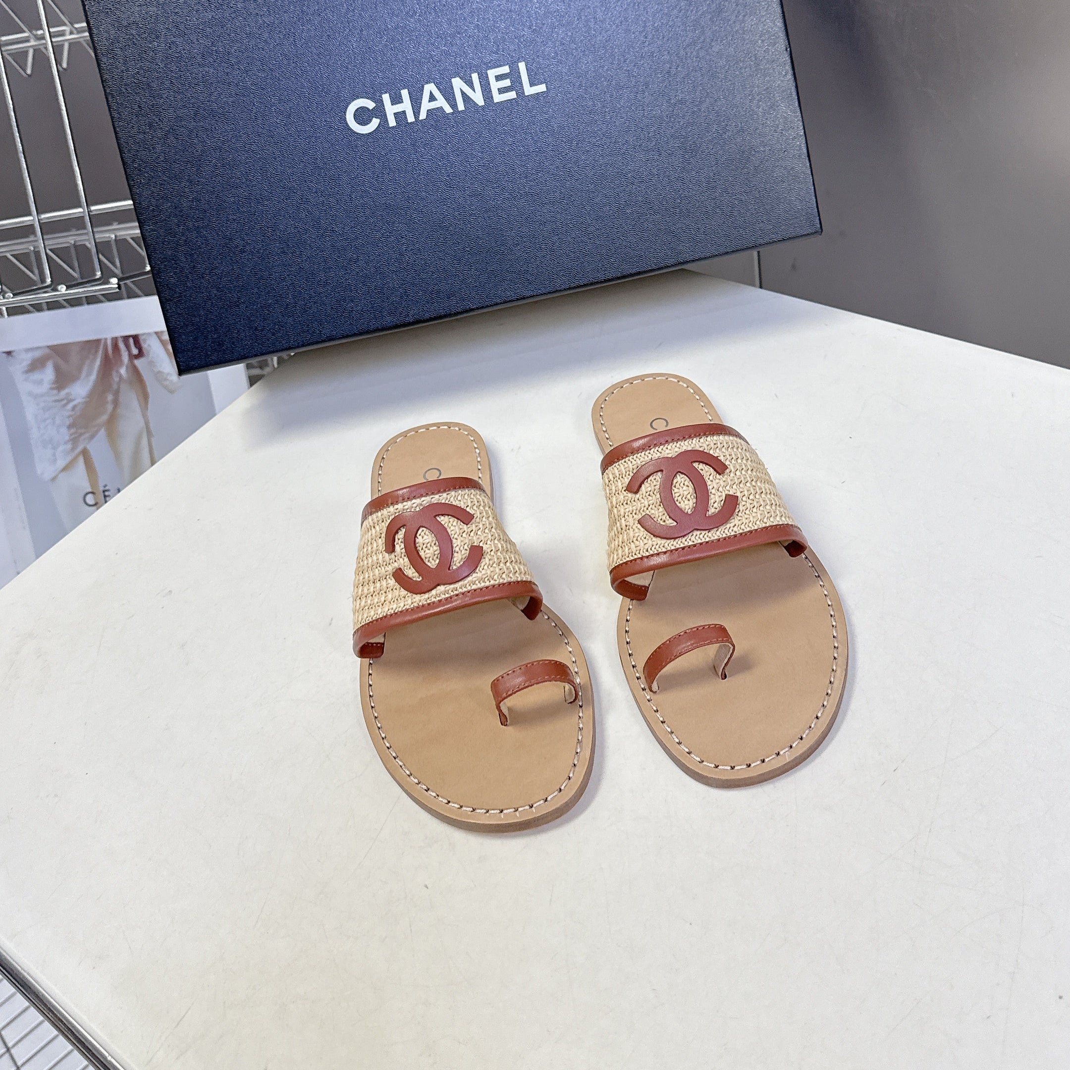 CC 2026 Open-Toe Shoes Beige Brown Sheepskin Raffia