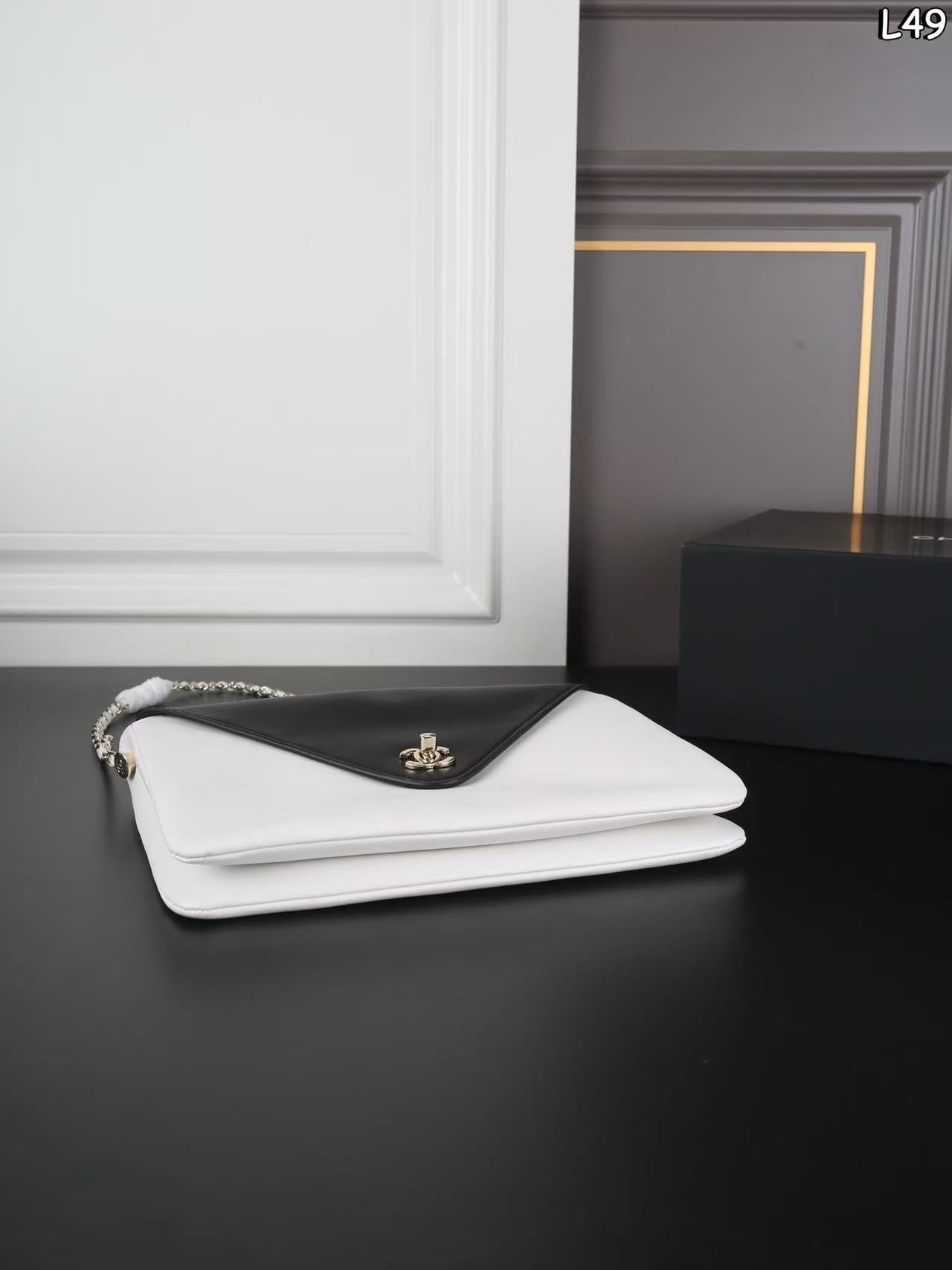 CC 26s Large Hobo Bag White Black Calfskin