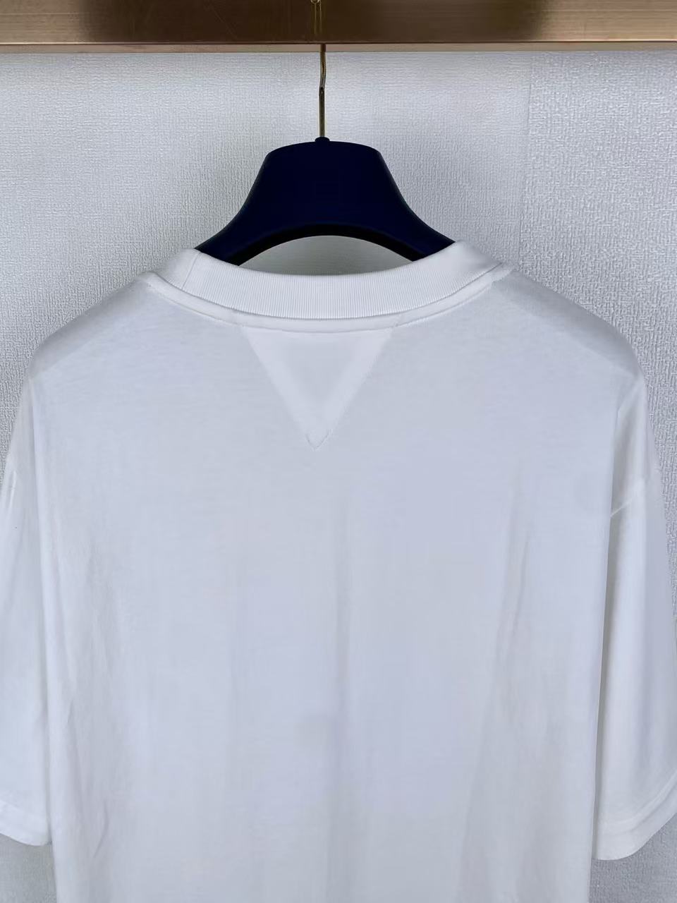 BV T-shirt with a leather-trimmed chest pocket in Cotton