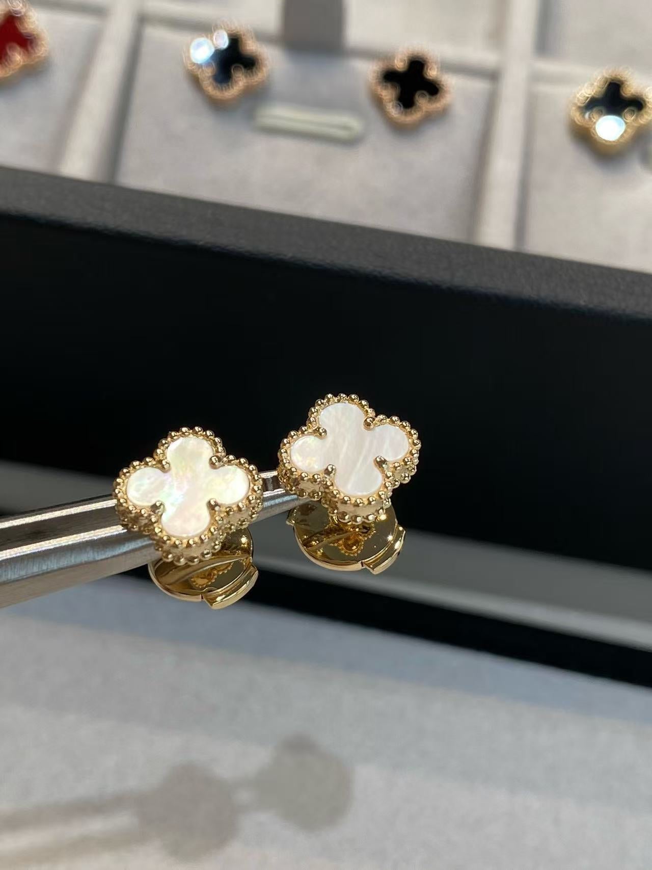 VCA Sweet Alhambra Ear Studs