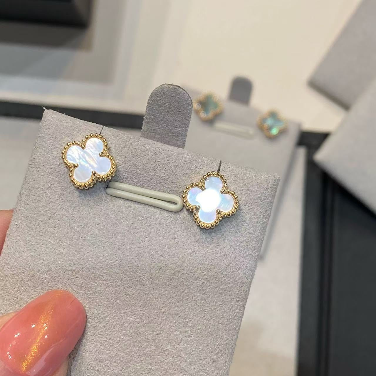VCA Sweet Alhambra Ear Studs