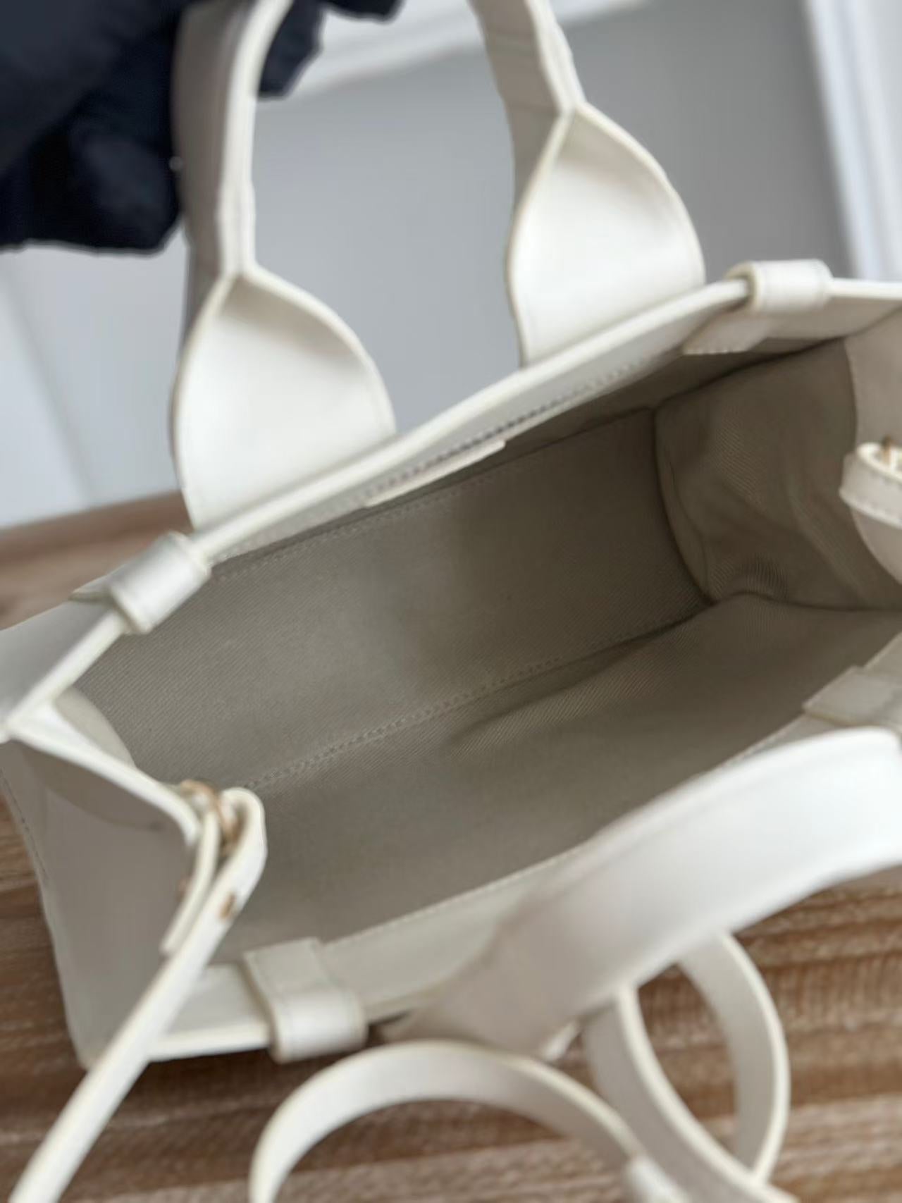 Chloé Woody small tote bag 26cm white calfskin
