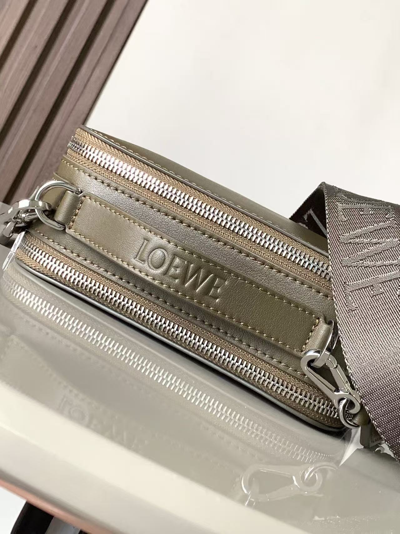 Loewe Camera 18 MiniBag Olive Green Leather