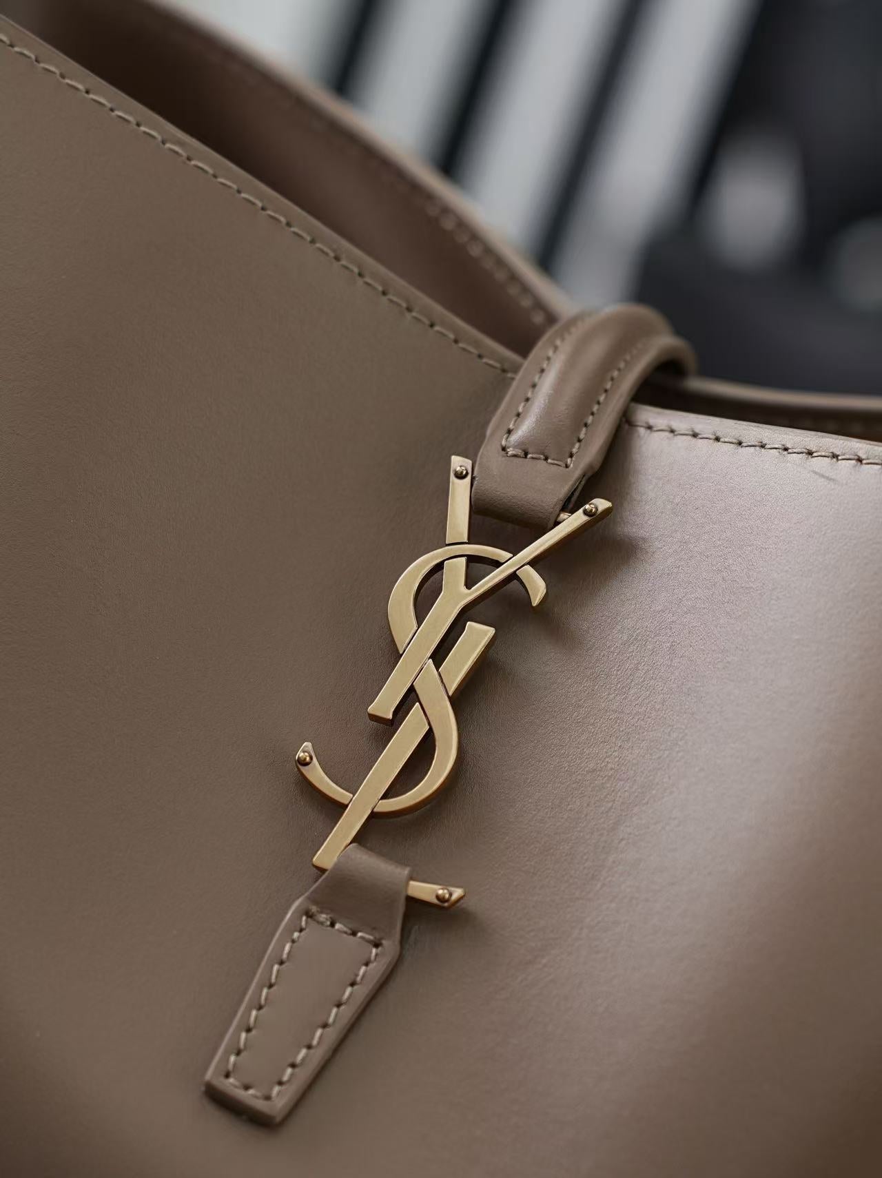 YSL 26s Le 37 Bucket Bag 26cm Dark Cork Calfskin