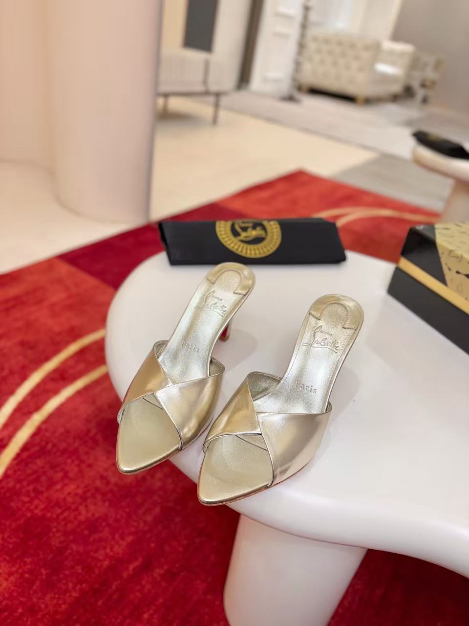 CL 26s Fanny Slide 8.5cm Light Gold Laminated Lamb Nappa Leather