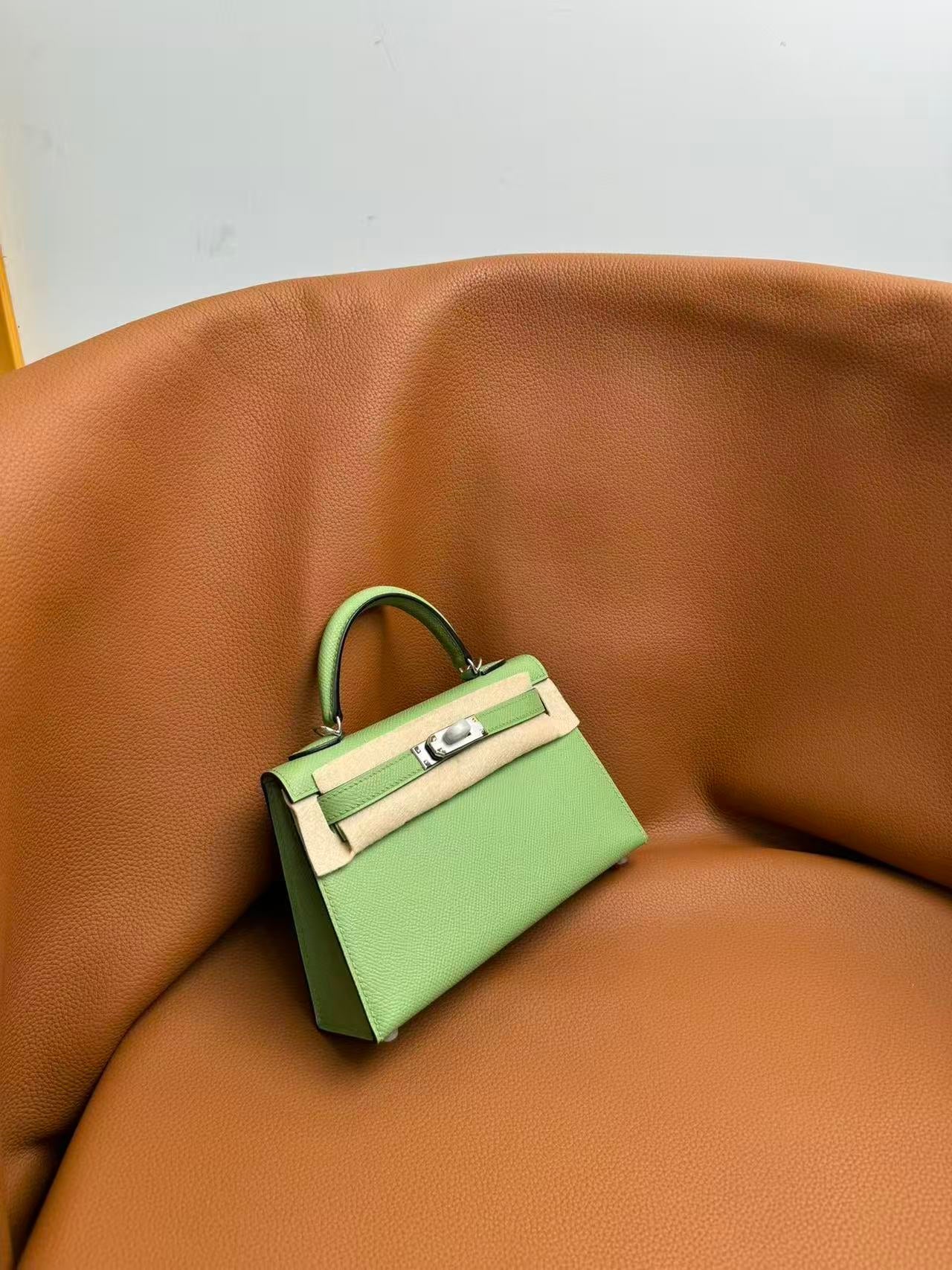 HM Kelly Green Pastel Epsom Leather SHW (19 x 12 x 6cm)