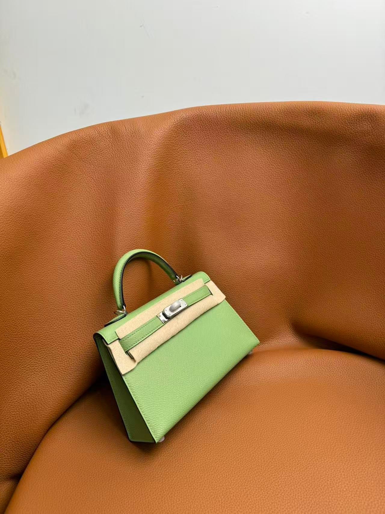 HM Kelly Green Pastel Epsom Leather SHW (19 x 12 x 6cm)