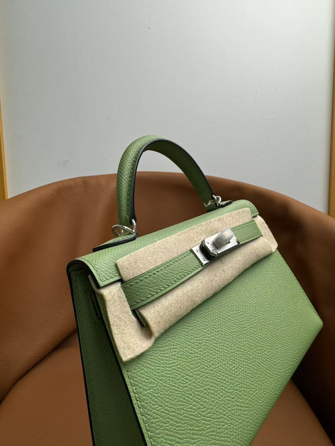 HM Kelly Green Pastel Epsom Leather SHW (19 x 12 x 6cm)