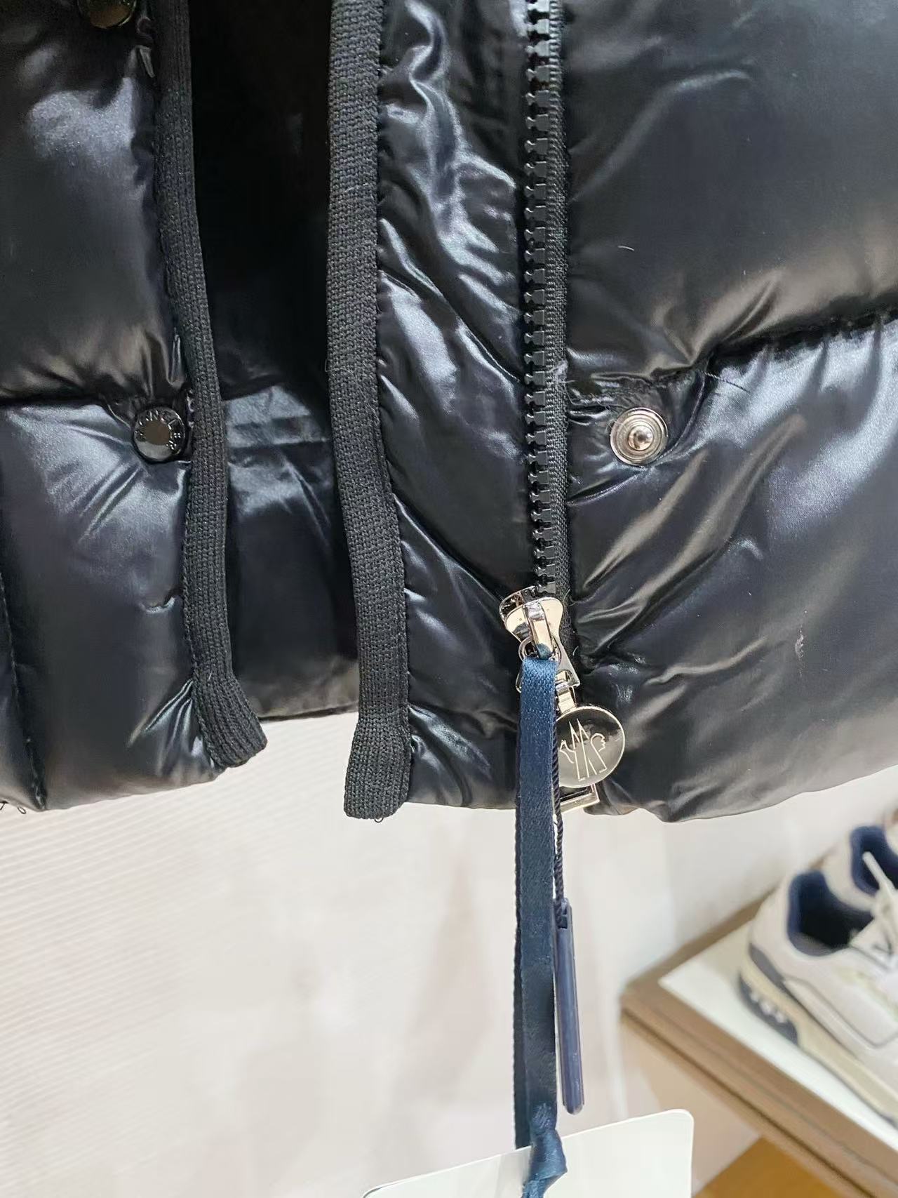 Moncler 26s Barante Hooded Short Down Jacket