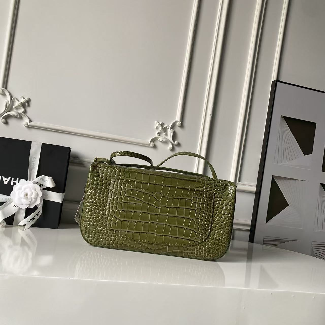 CC 26s Flap Bags Olive Green Crocodile-Embossed Leather
