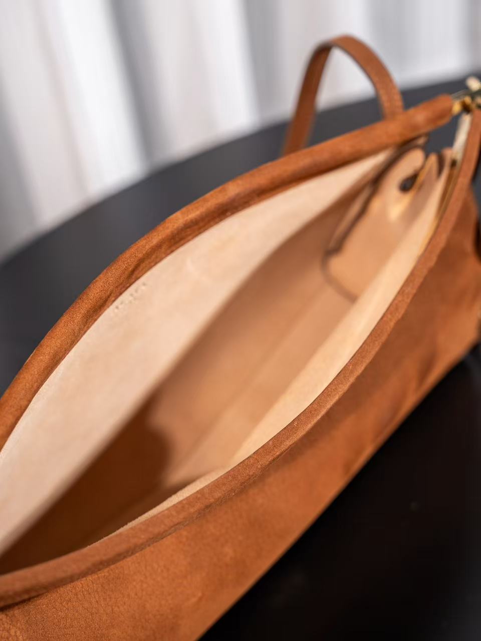 Alaia Le Click East West Medium Bag 30cm Olive Tan Cowhide