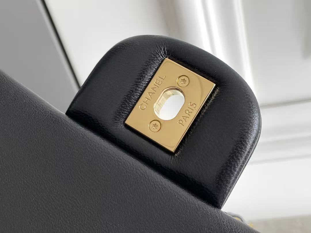 Classic Flap 30 Black Lambskin Light Gold Hardware