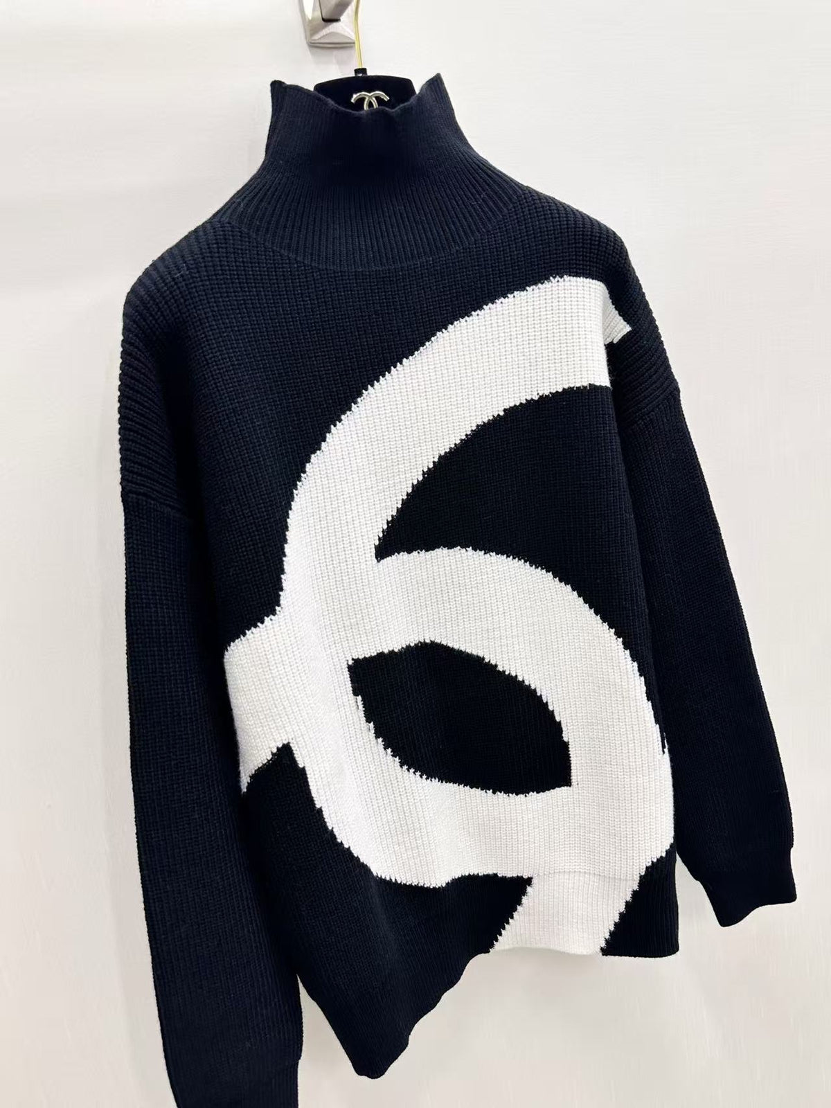 CC 26s Coco Neige Pullover Wool Cashmere Black Ecru 841935
