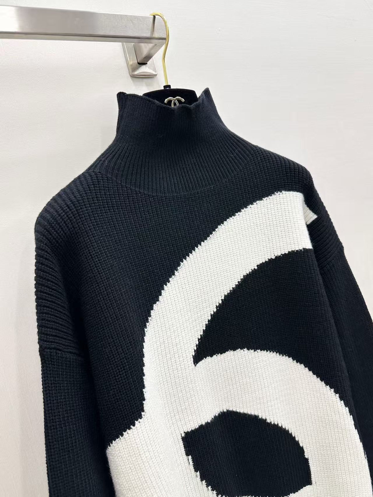 CC 26s Coco Neige Pullover Wool Cashmere Black Ecru 841935