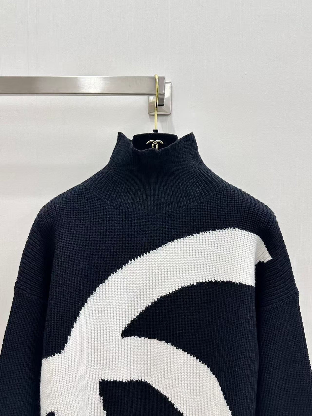 CC 26s Coco Neige Pullover Wool Cashmere Black Ecru 841935