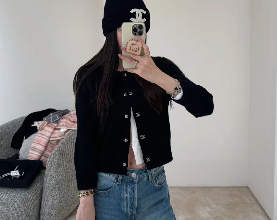 CC Classic Crew Neck Cardigan Cashmere