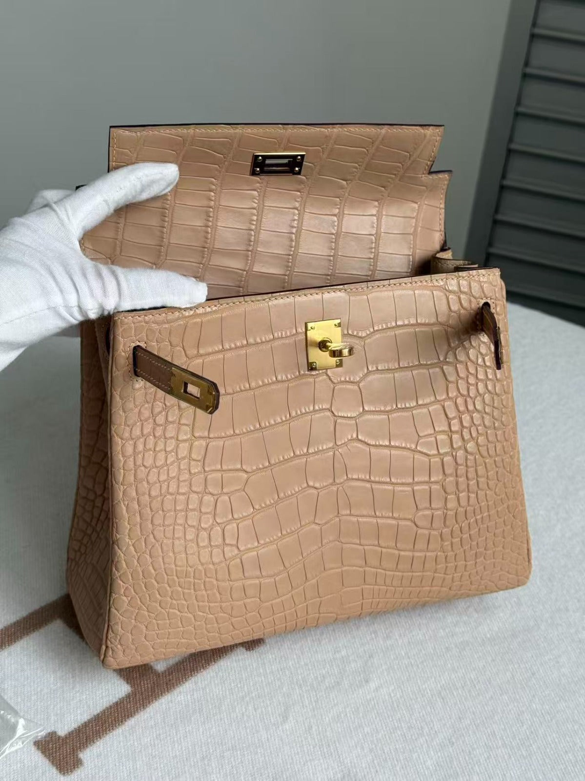 HM 26s Kelly 25 Beige Matte Alligator (15 days for production)