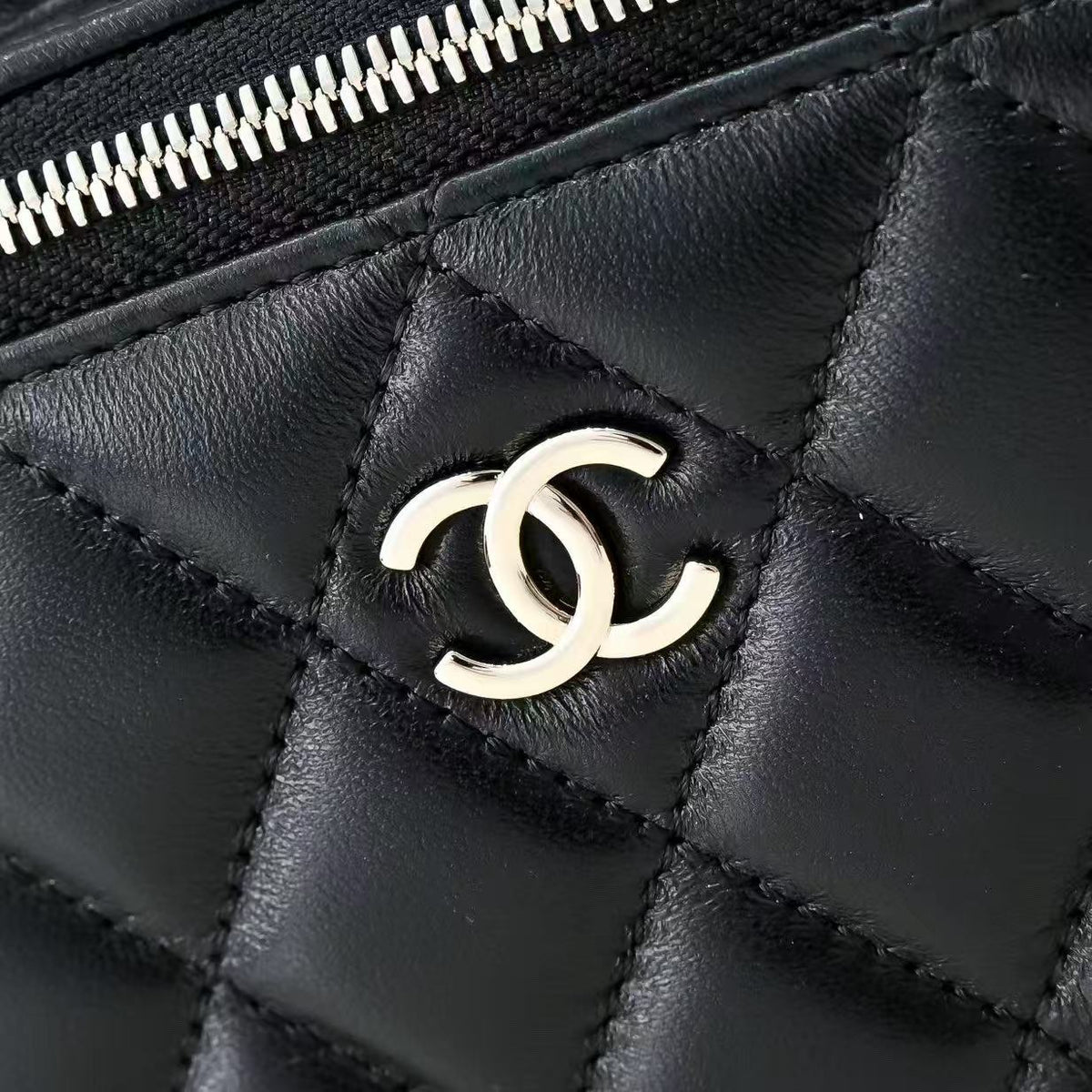 CC 26s Vanity Case 19cm Black Quilted Lambskin 286290