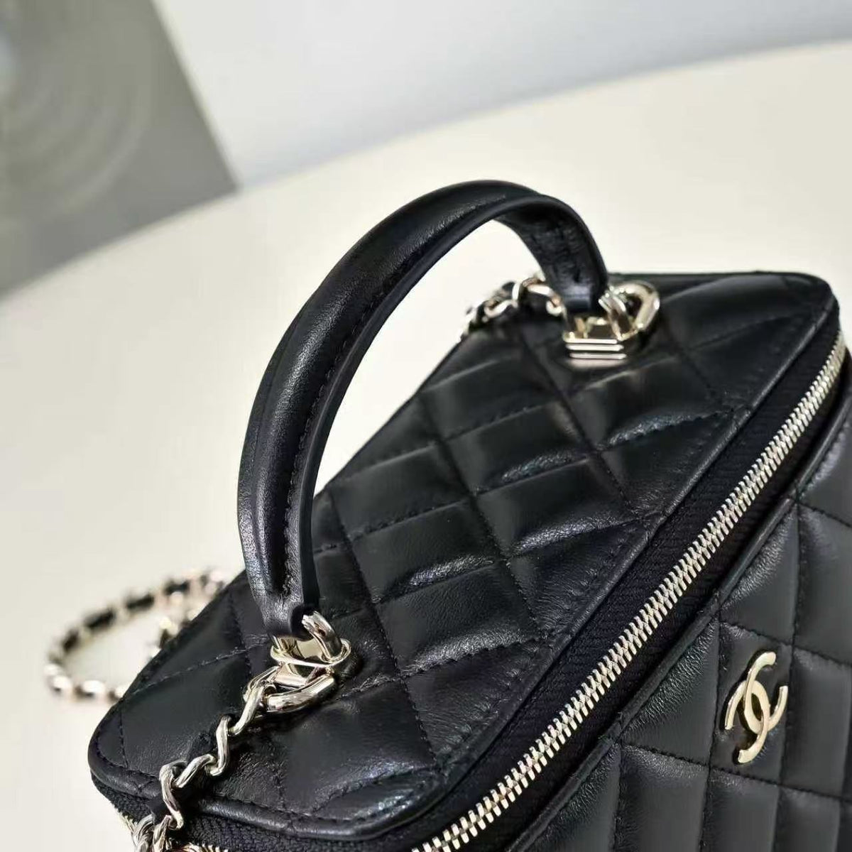 CC 26s Vanity Case 19cm Black Quilted Lambskin 286290