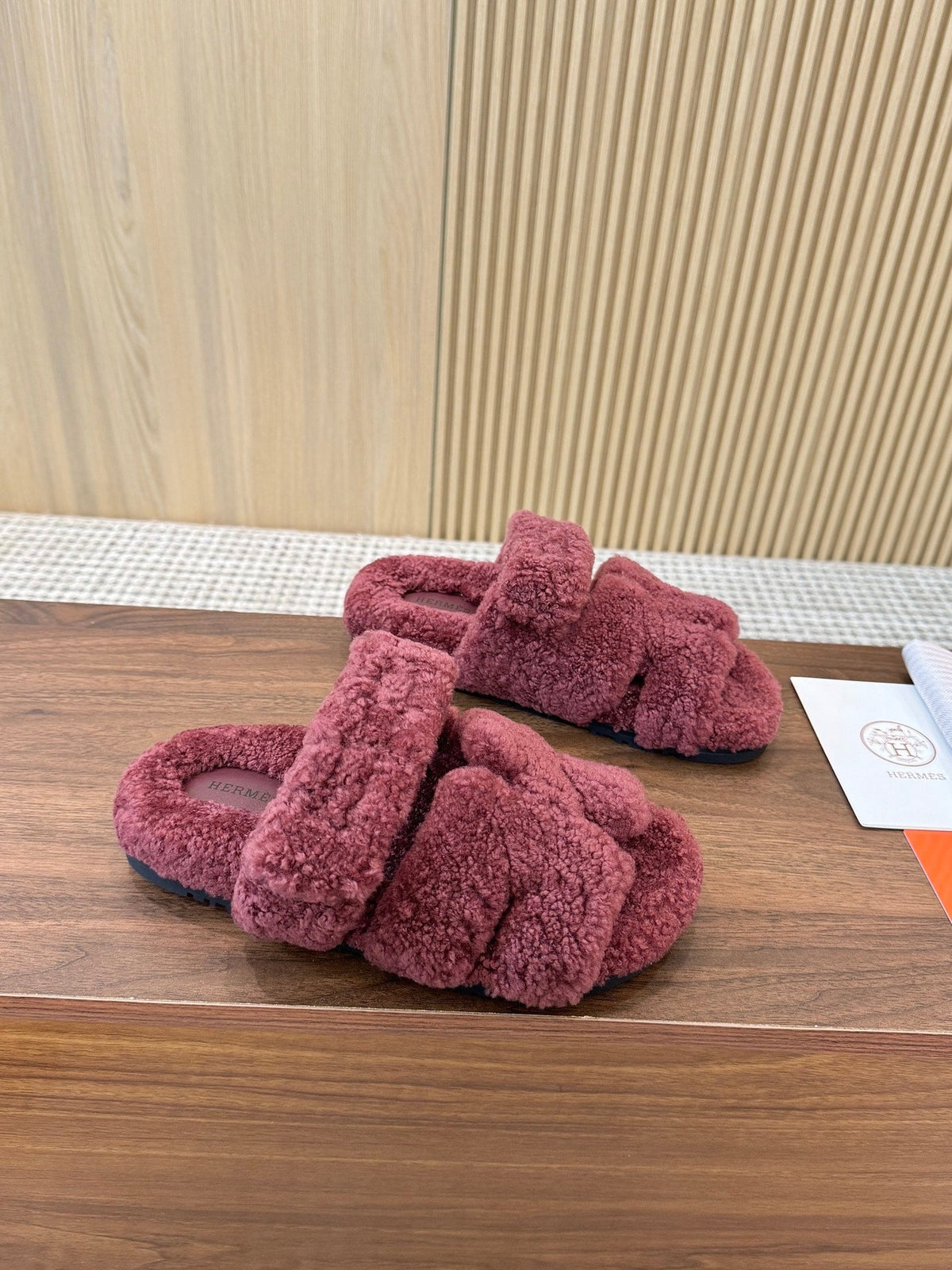 HM 26s Chypre Sandals Pourpre Shearling 175172
