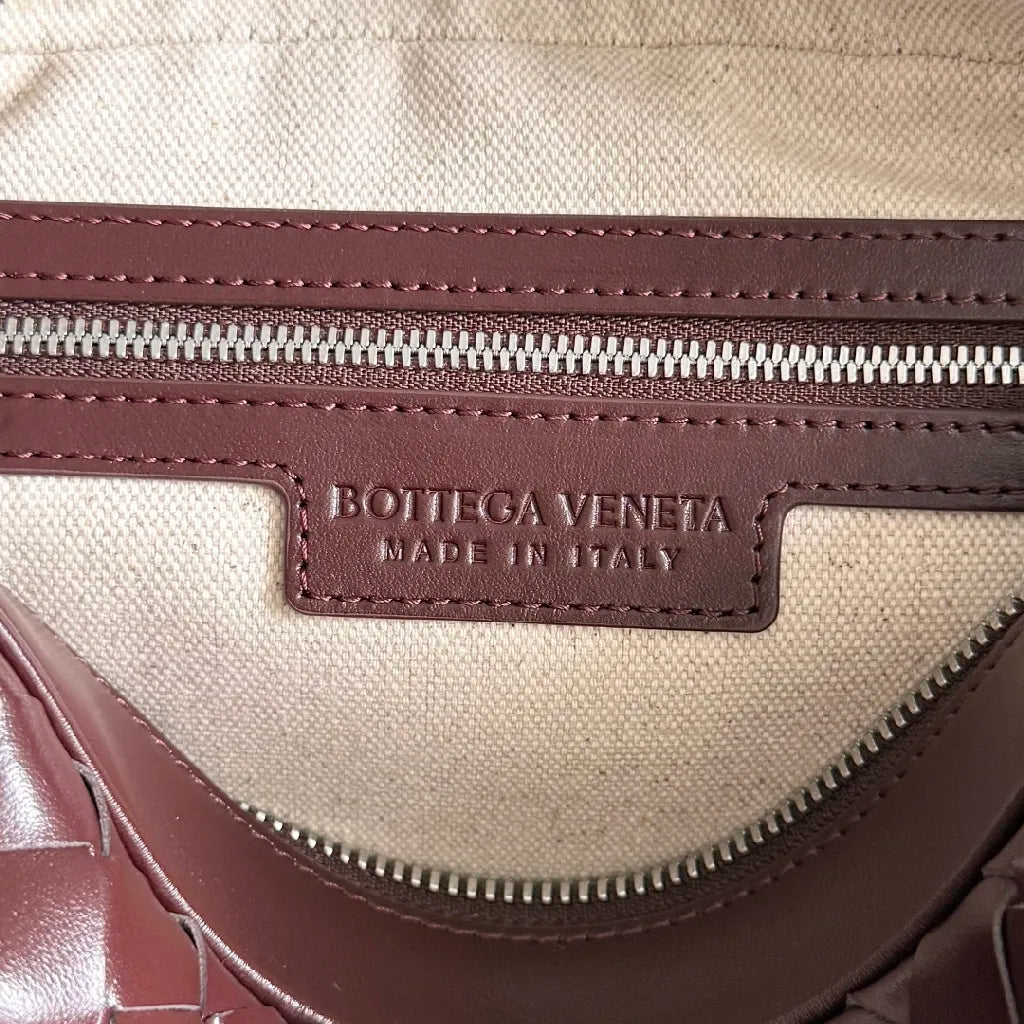 BV 25 Small Intrecciato Camera Bag 24.5cm Barolo Cowhide HW