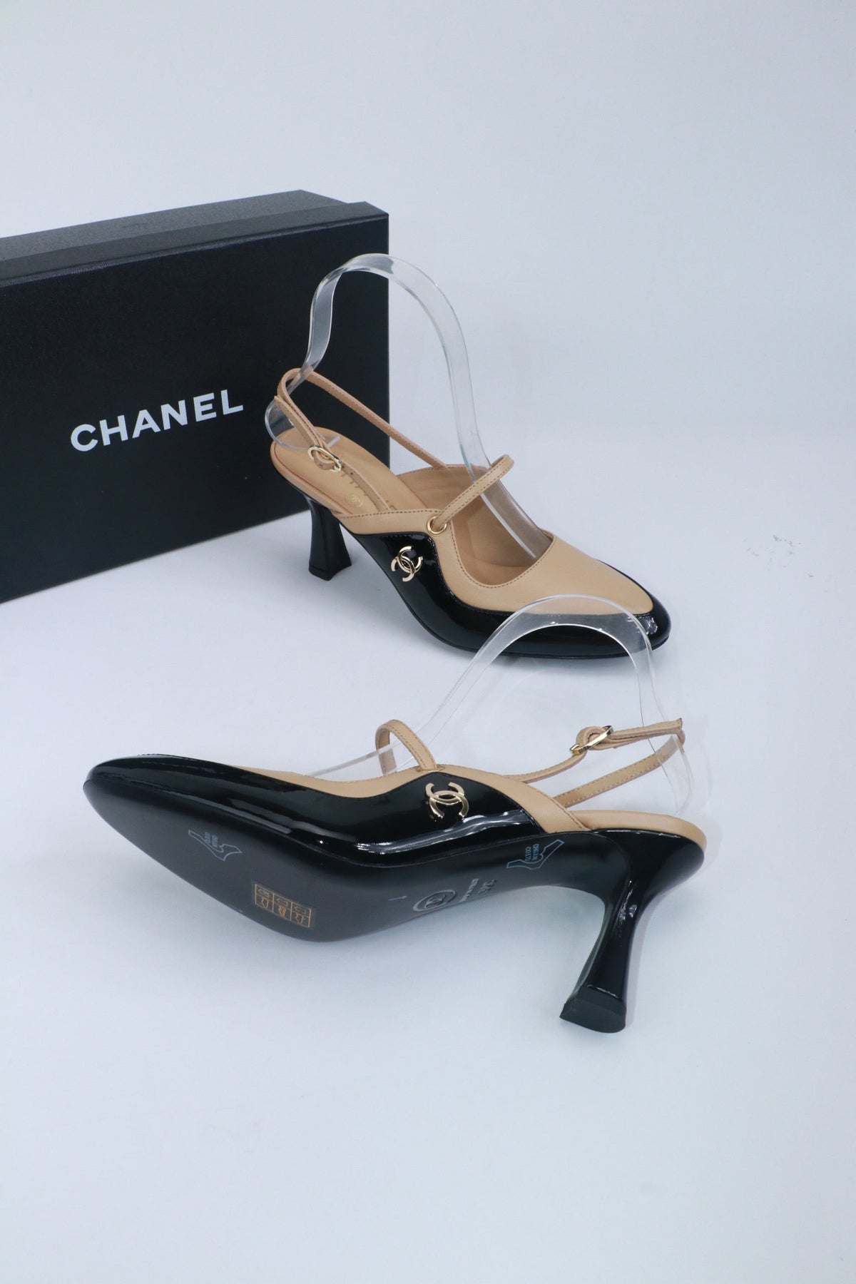CC 26 Two-Tone Slingbacks 7cm Black Beige Glossy Leather and Matte Cowhide