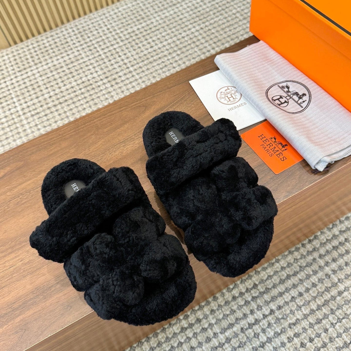 HM 26s Chypre Sandals Noir Shearling 175174