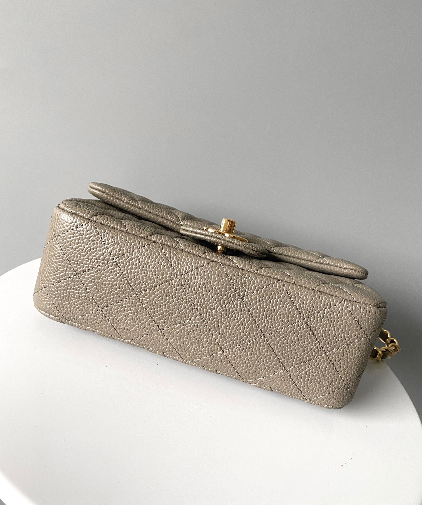 Medium Classic Flap Bag 20cm Taupe Caviar Leather GHW