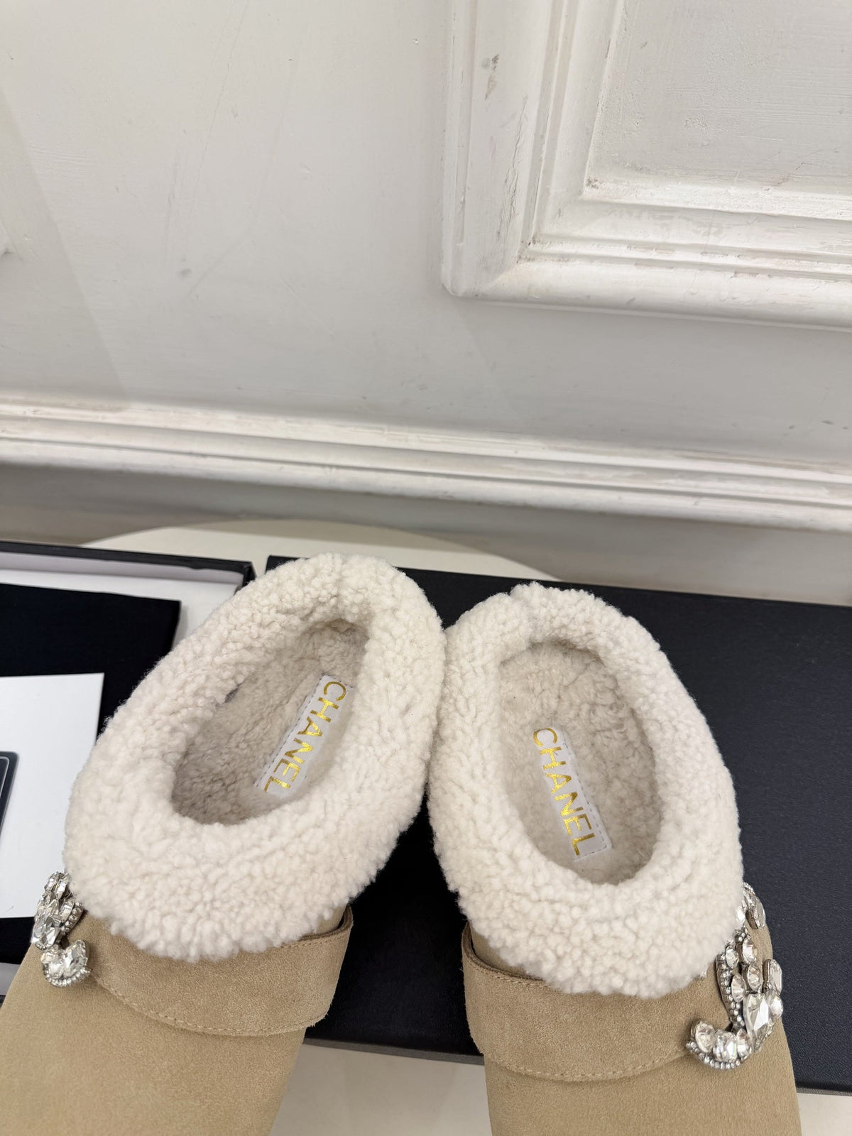 CC 26FW Crystal CC Buckle Shearling-Lined Mules 2.5cm Suede 164882
