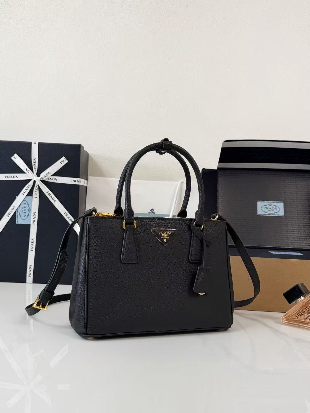 Prad 26S Galleria Bag 28cm Black Saffiano Leather