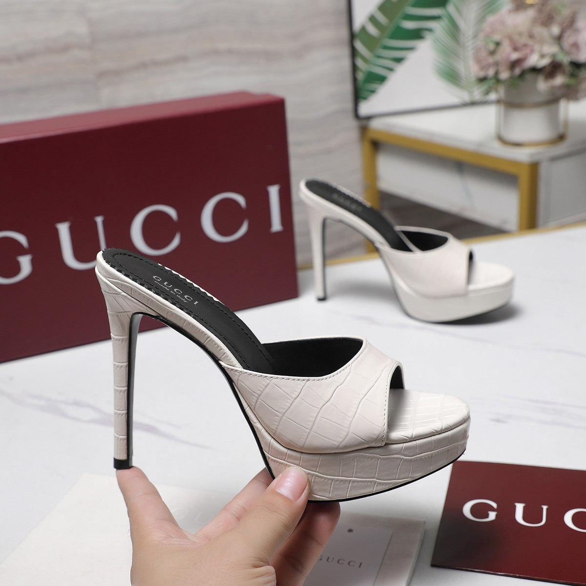 Gucci 26s Heeled Slide Sandals 12cm White Crocodile Embossed Patent Calfskin