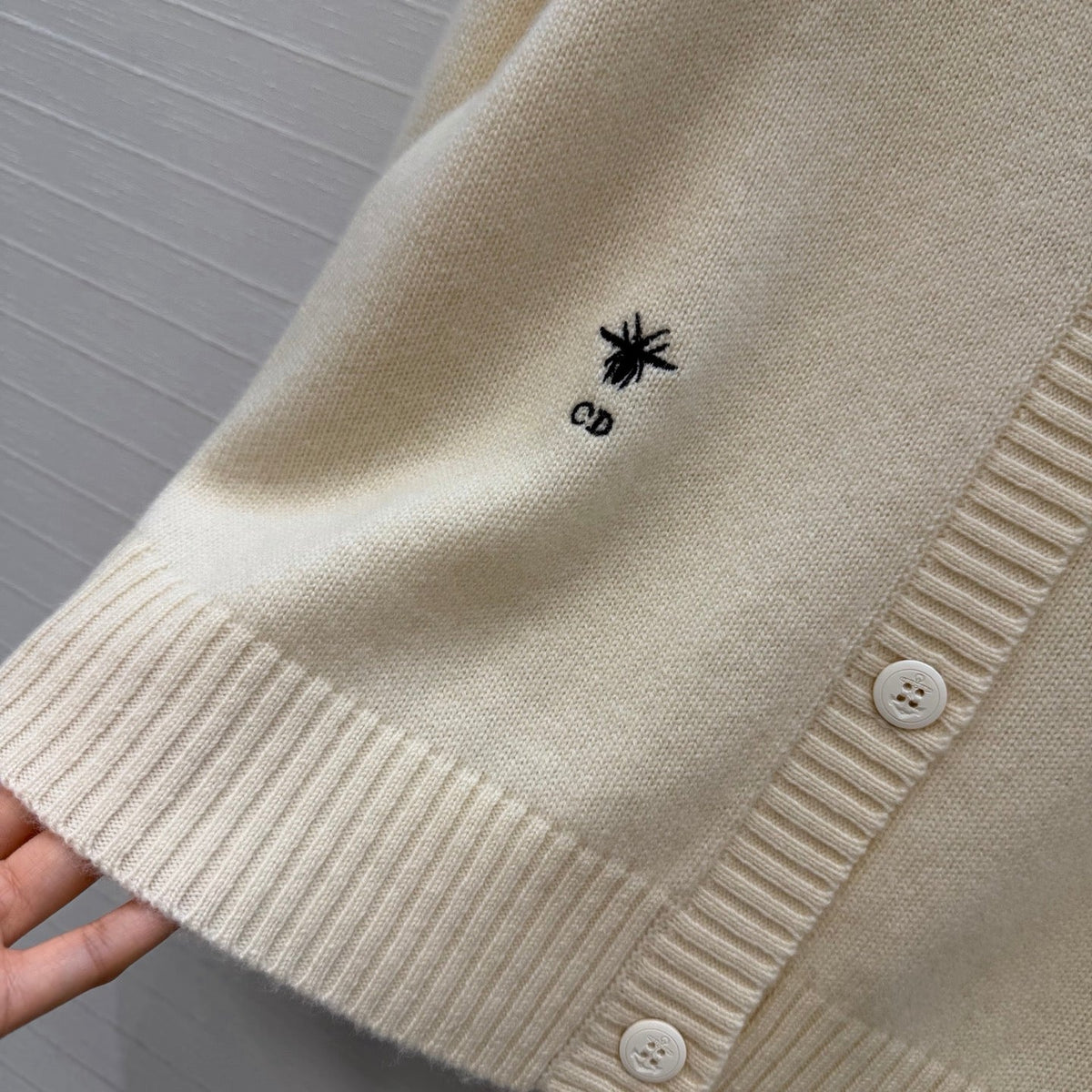 CD 26FW Round-Neck Button-Up Cardigan Embroidered Detail Cream Cashmere 443314
