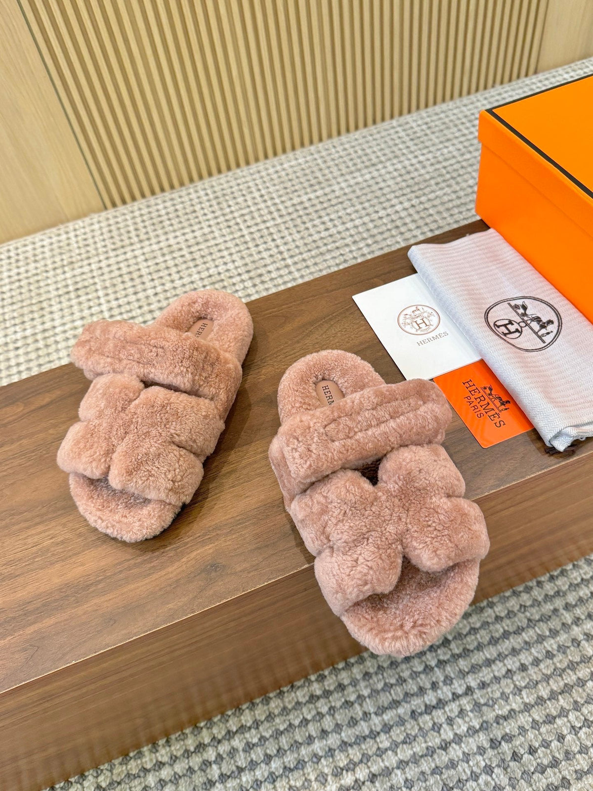 HM 26s Chypre Sandals Rose Du Desert Shearling 175175