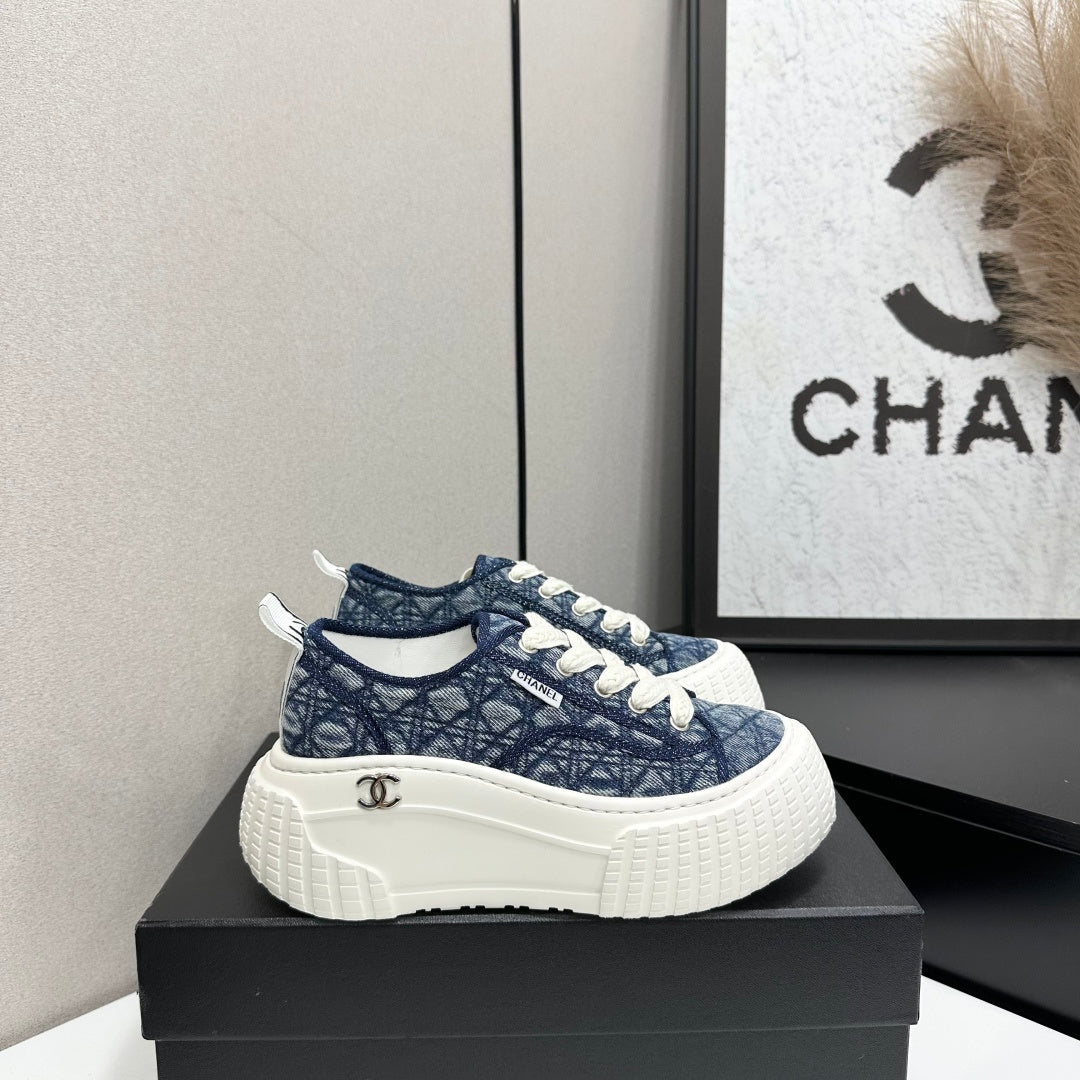 CC 26S Sneakers in Navy Blue Diamond-Patterned Woven Fabric