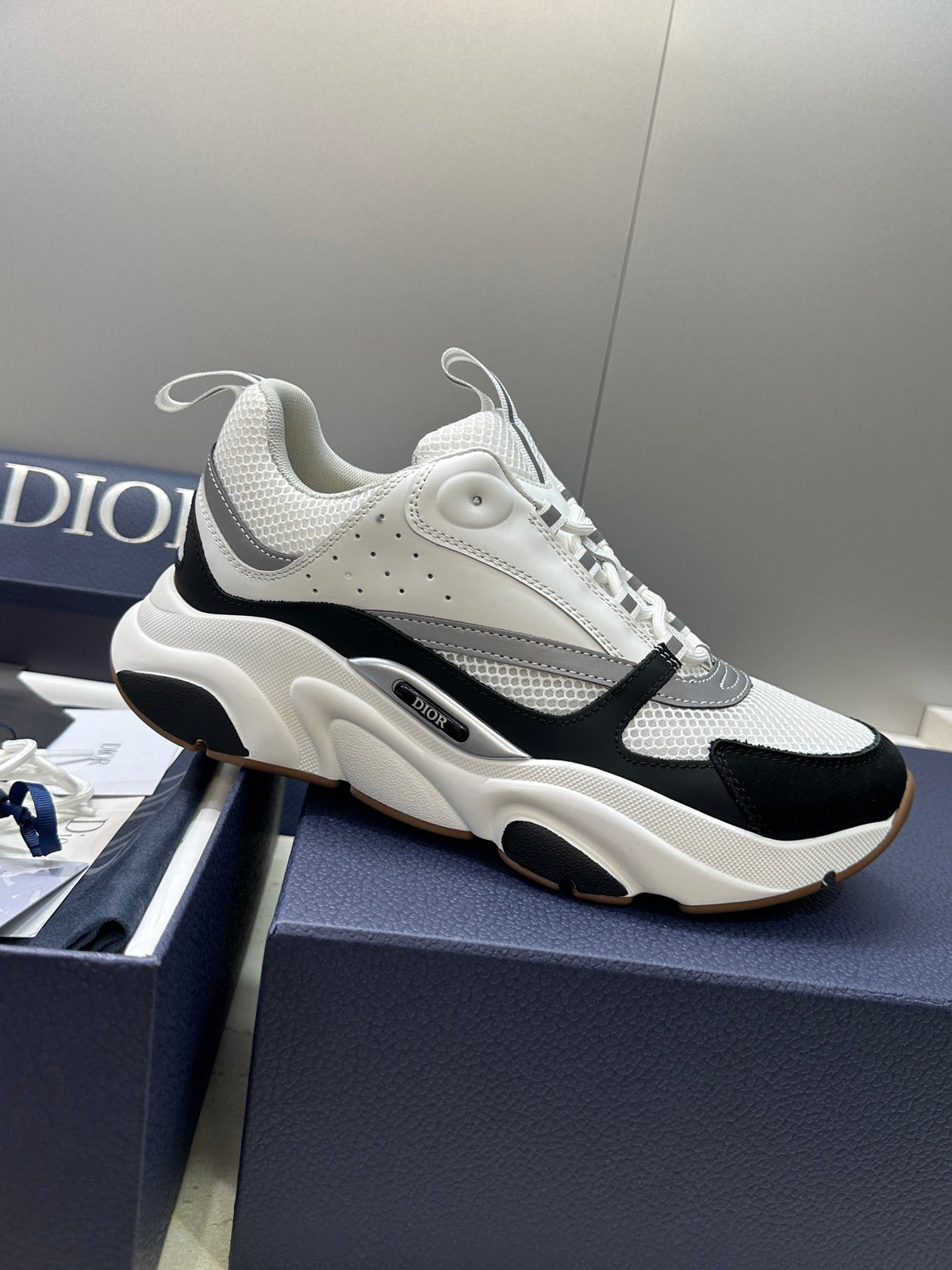 CD 26s Men B22 Sneakers White Black Grey Mesh 683142
