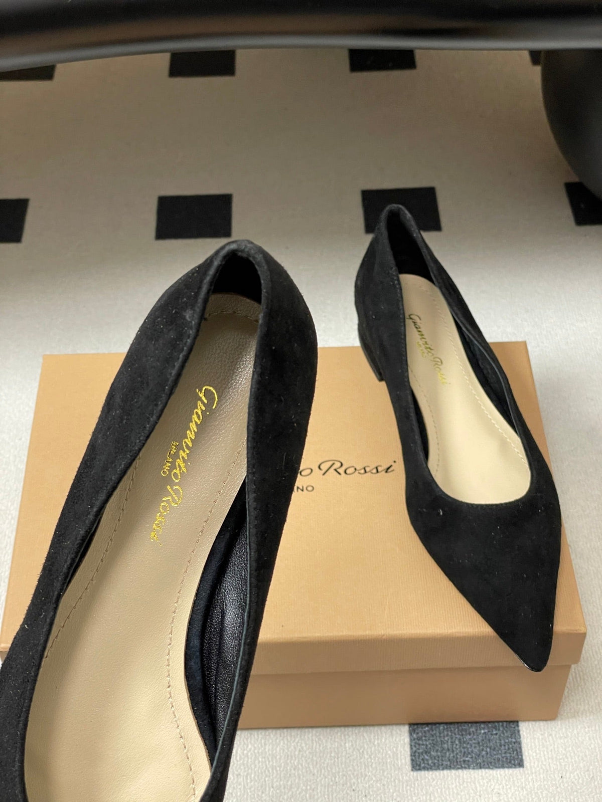GR 26s Flats Black Suede 164793
